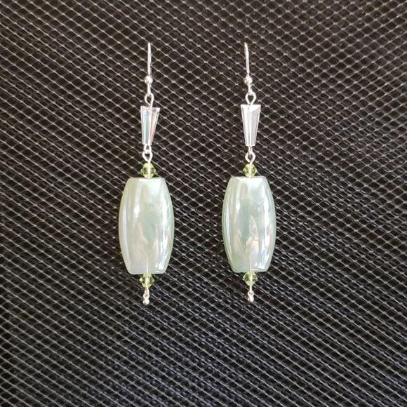 Crystal & light green glass earrings - Picture 2 of 4